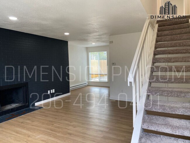 Foto del edificio - Stunning Renovated 2BR/1.5BA Duplex with A...