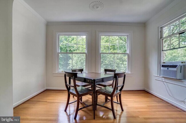 Foto del edificio - 2737 Devonshire Pl NW