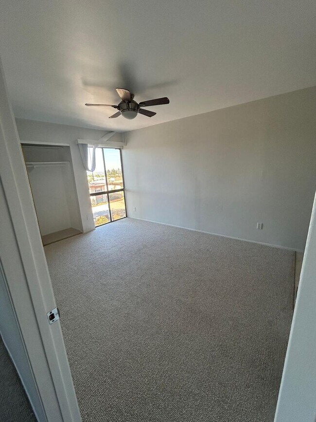 Foto del edificio - Spacious 1 bedroom Condo with Beautiful Views! Water, sewer, and trash included! Move In Ready! M...