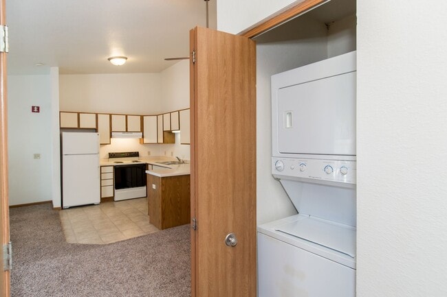 Building Photo - Harvest View Apartments-Heat/Water Included