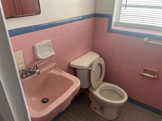 Building Photo - 505 N 20th Ave