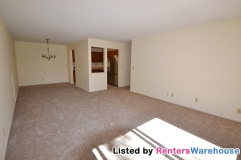 Building Photo - 5607 Green Circle Dr