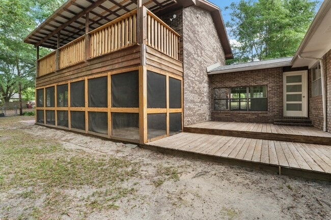 Building Photo - 255 Brackin St