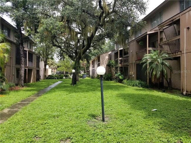 Foto del edificio - 7503 Pitch Pine Cir