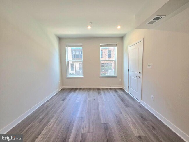 Foto del edificio - 4540 Dandelion Lp