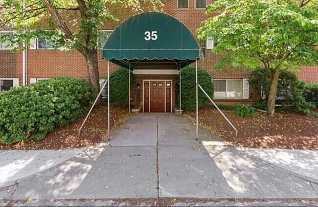 Building Photo - 35 Prospect St