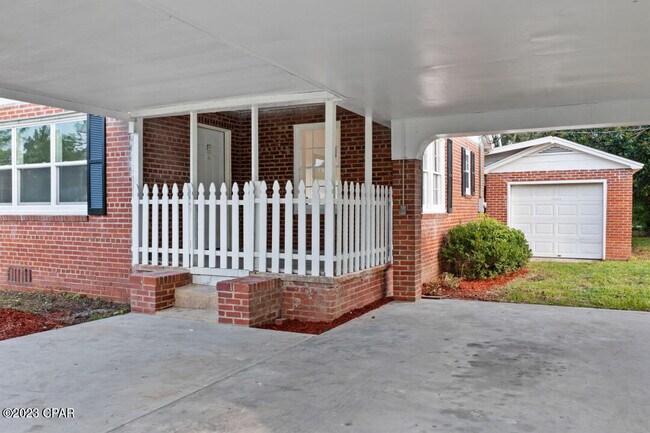 Building Photo - 20699 SE Sherry Ave
