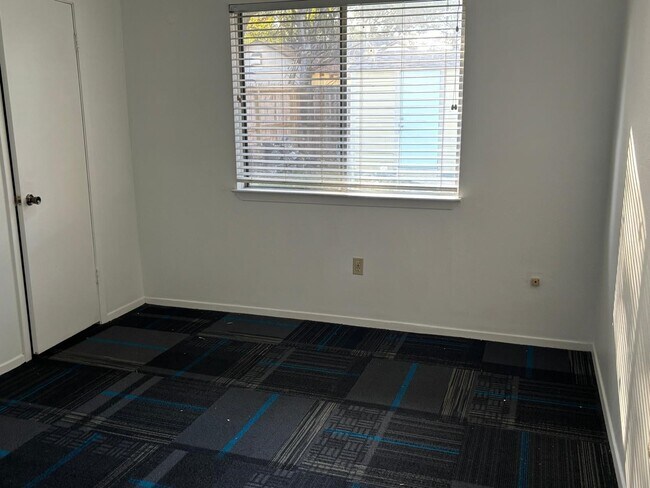 Foto del edificio - 7307 Crystalglen Dr