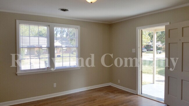 Building Photo - 1221 Bradbury Dr