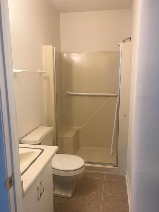 Foto principal - 701 Ikes Rd Unit A
