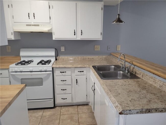 Building Photo - 457 Prince of Wales