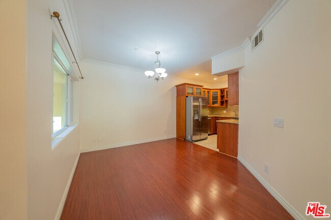 Foto del edificio - 626 E Orange Grove Ave