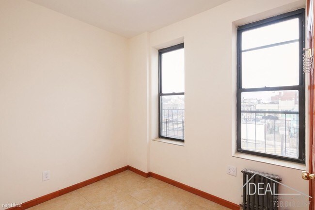 Building Photo - 816 56th St