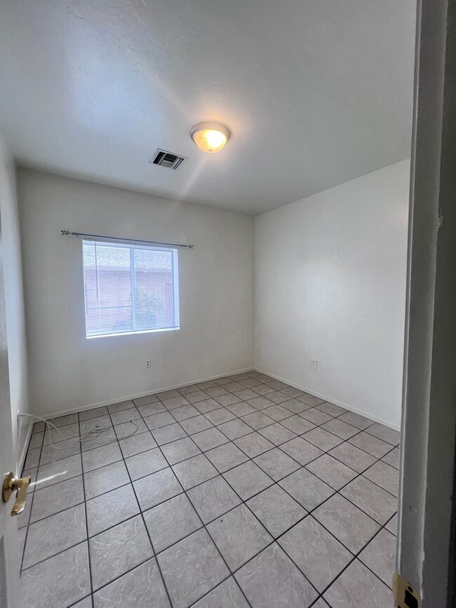 Bedroom - 1774 W King Ave