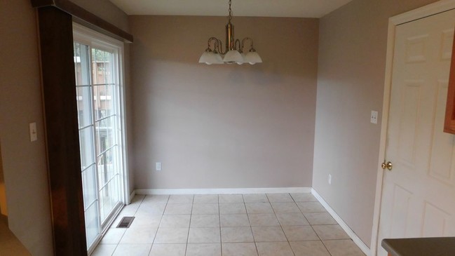Building Photo - 154 Oak Brook Circle 3 Bedroom Home