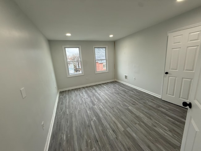 Building Photo - 729 S 10th St