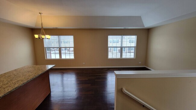 Foto del edificio - UPGRADED 2 BEDROOM, 2 BATH HAMPSHIRE TOWNH...