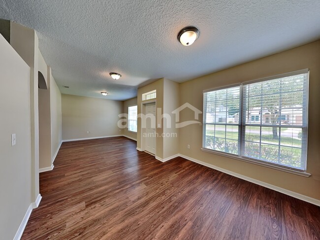 Building Photo - 711 Red Cedar Ct