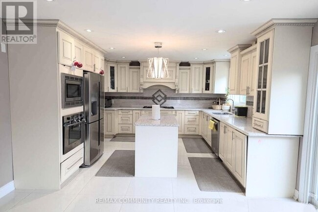 Building Photo - 81 Oxford St