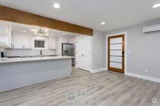 Building Photo - 2537 SE 35th Pl