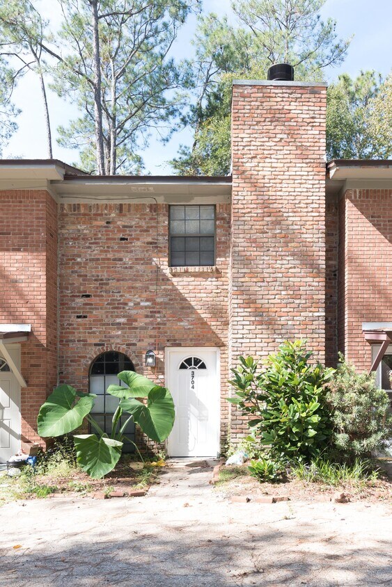 Primary Photo - 3704 Donovan Dr