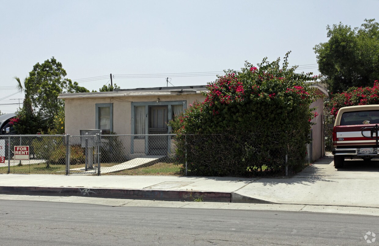 Primary Photo - 1245 N Mt Vernon Ave