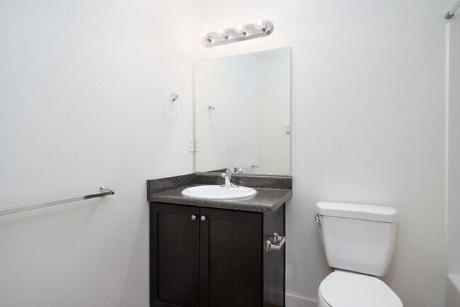 Foto del edificio - 3x1 upper level unit in Central Park Rose! $800 off 1st month rent!!