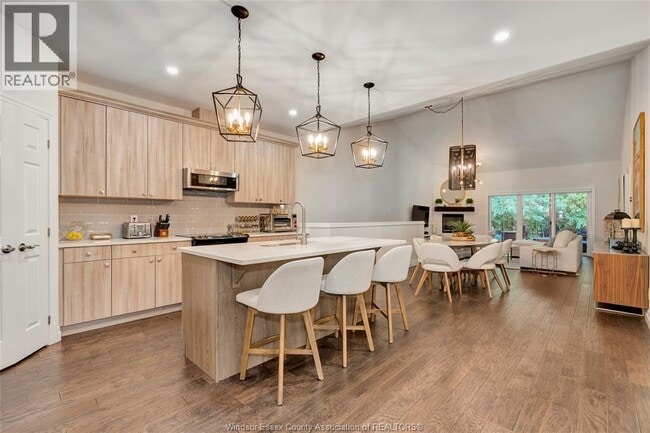 Building Photo - 67 Red Oak Crescent