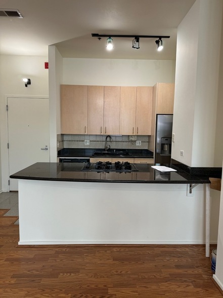 Building Photo - 130 S Canal Street Unit 9H
