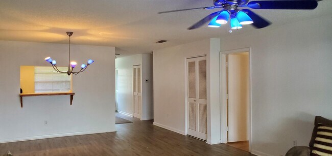 Foto del edificio - 21675 Cypress Rd