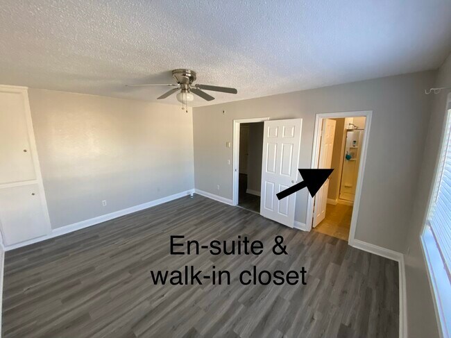 King size master bedroom - 106 N Eucalyptus Ave