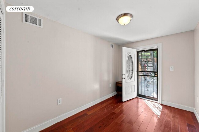 Foto del edificio - 476A Jefferson Ave