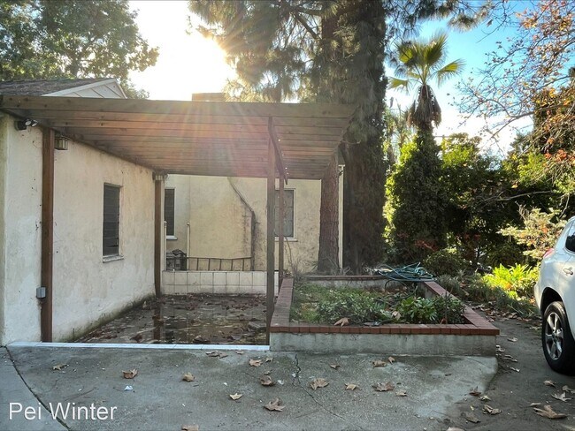 Building Photo - 3 br, 2 bath House - 2084 Lilac Lane.
