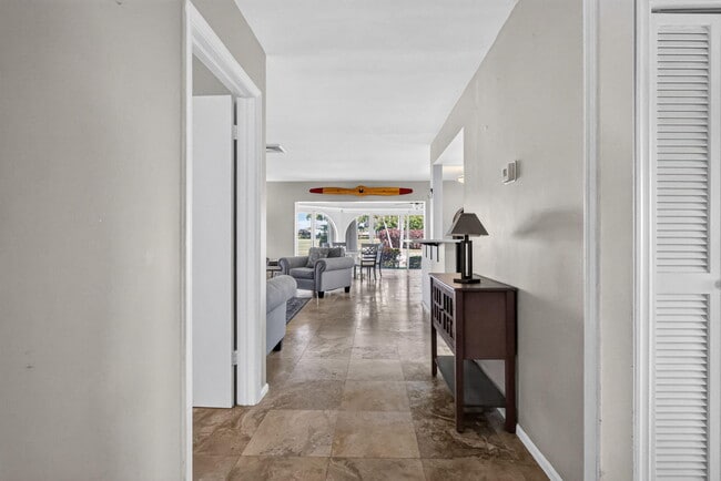 Building Photo - 213 Rio Vista Cir