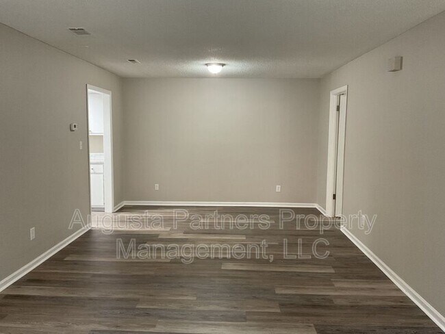 Building Photo - 1546 Hamilton Dr