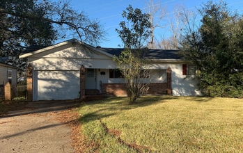 Building Photo - 630 Zavalla Dr