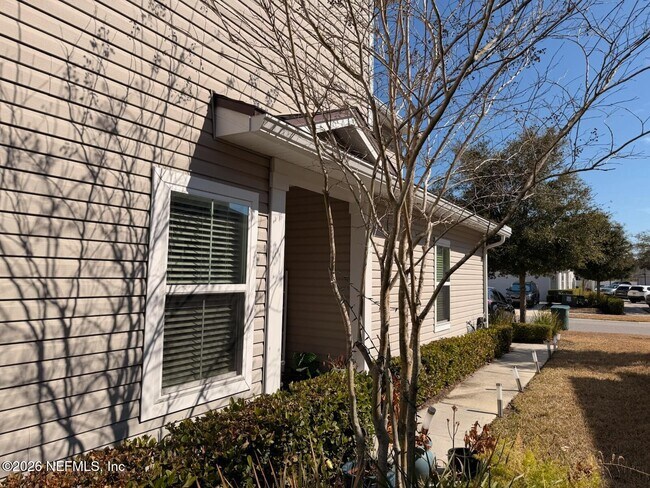 Building Photo - 13984 Sterely Ct N