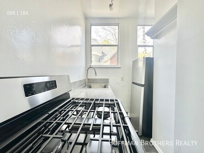 Building Photo - 858 N La Fayette Park Pl