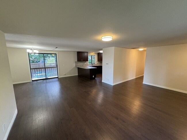 Foto del edificio - 4300 Bryce Dr