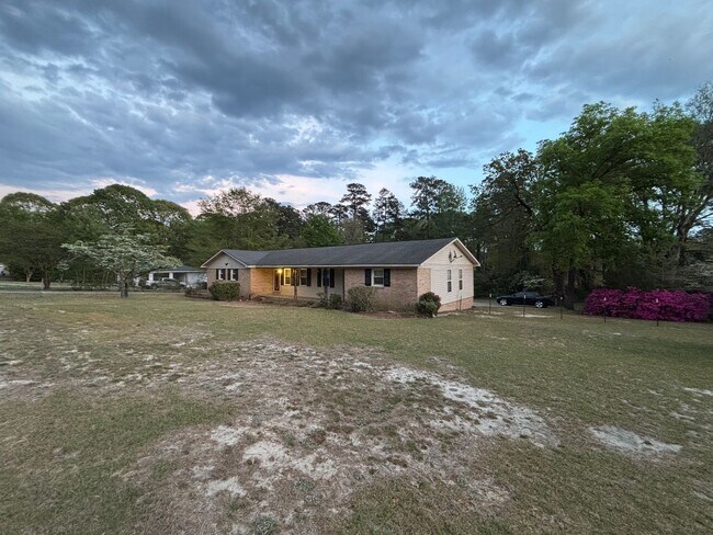 Foto del edificio - Move-In Ready Ranch in the Heart of Elgin!