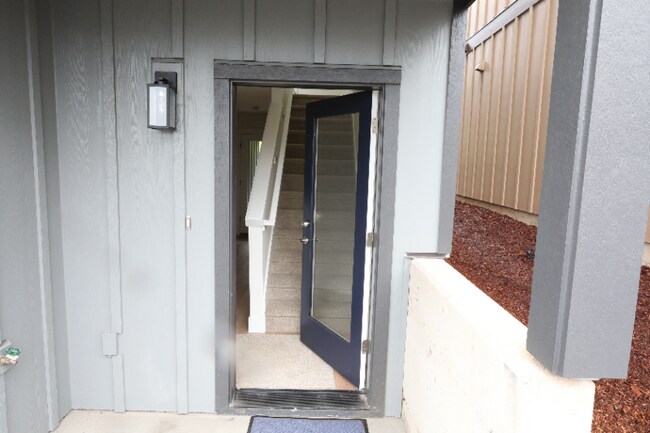 Foto del edificio - 12901 SE Ridgecrest Rd