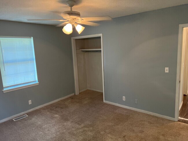 Foto del edificio - comfort and convenience in this 3 bedroom ...