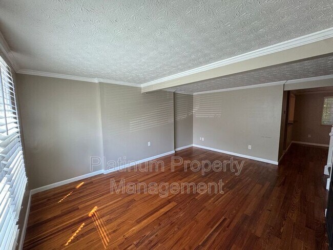 Building Photo - 2065 Fairways Ct