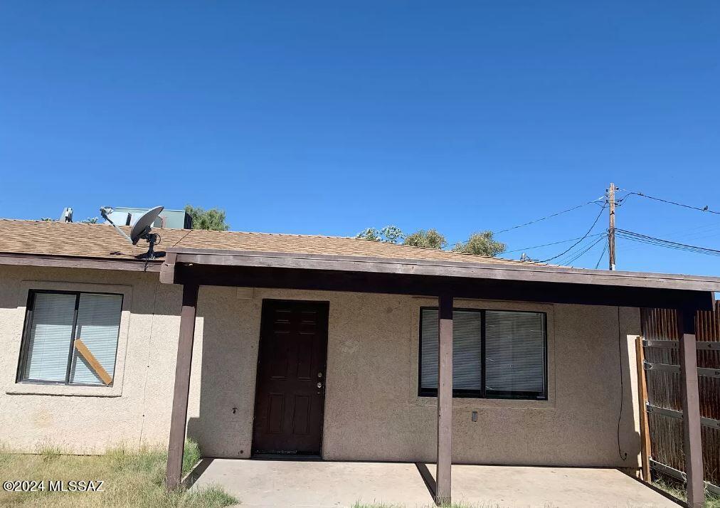 Primary Photo - 320 E Blacklidge Dr