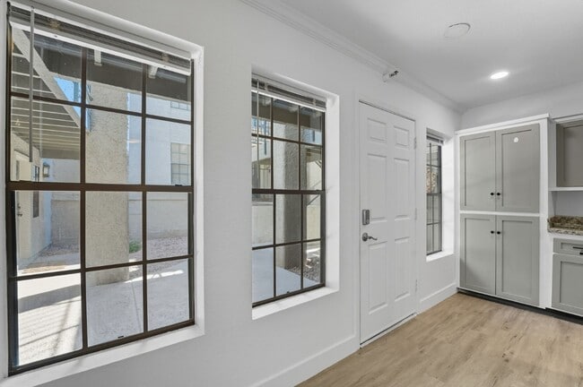 Building Photo - Stunning 2-bedroom, 2-bathroom home in the...