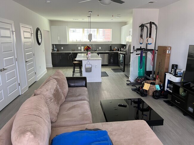 Main living area, 2nd level - 730 Glenwood Ave SE