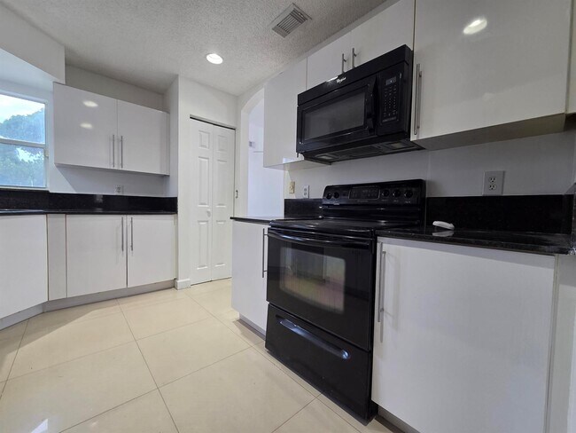 Foto del edificio - 533 NW 47th Ave