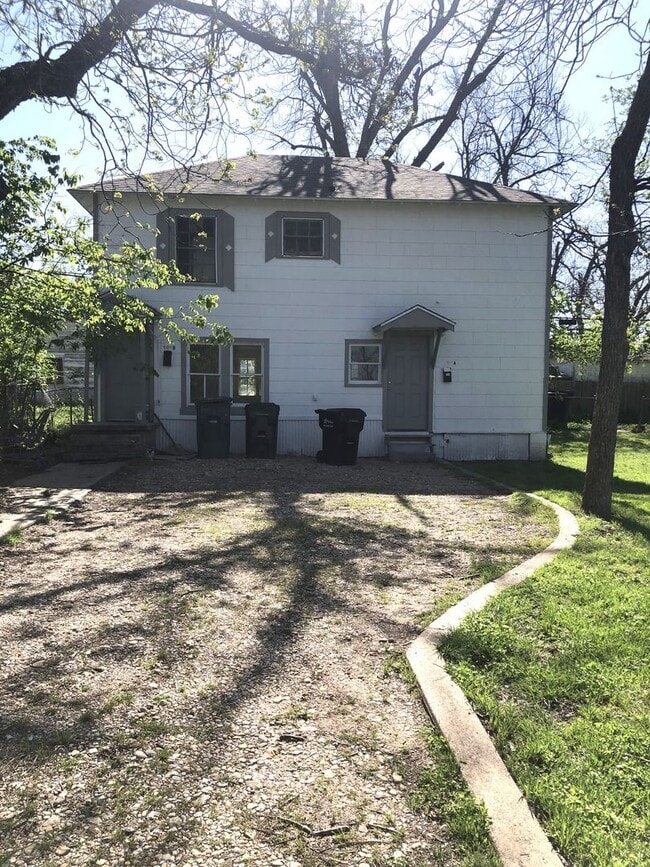 Building Photo - 909 S 17th St