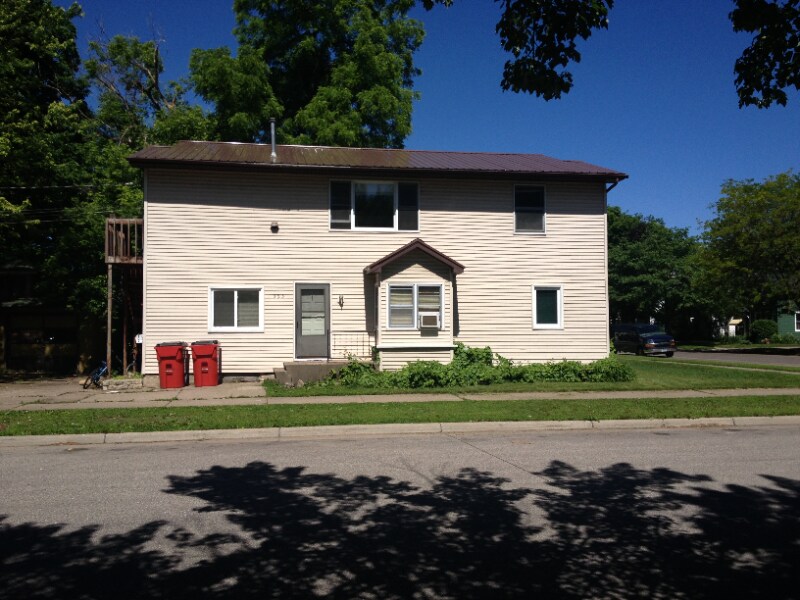 353 W 8th St, Winona, MN 55987 Room for Rent in Winona, MN