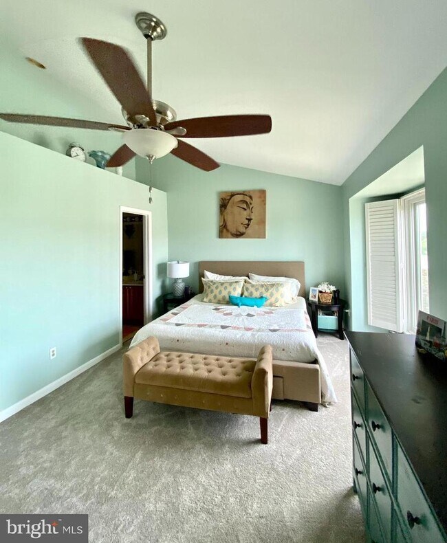 Building Photo - 43989 Kings Arms Square